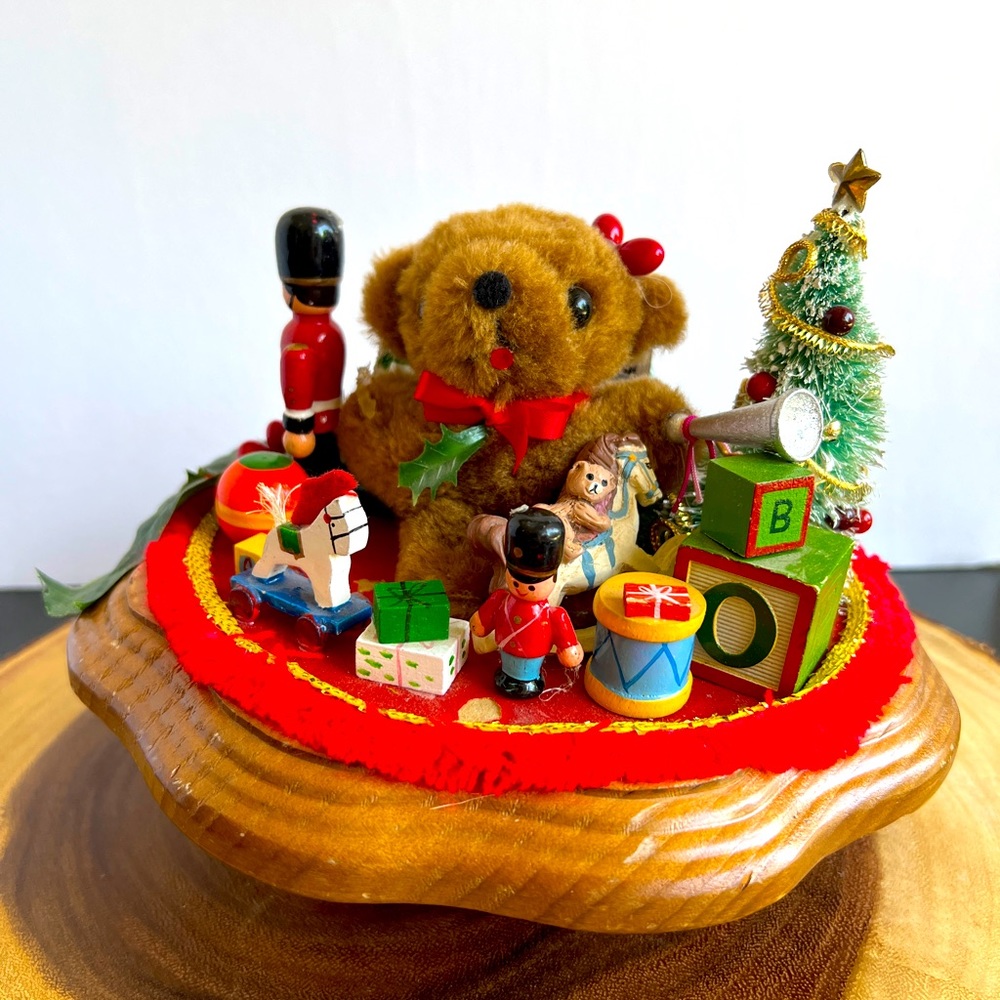 Schmid 1984 CHRISTMAS EVE Music Box Wood Base & Toys